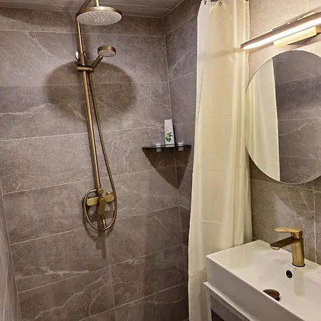 Kraavi Guest Hostel *