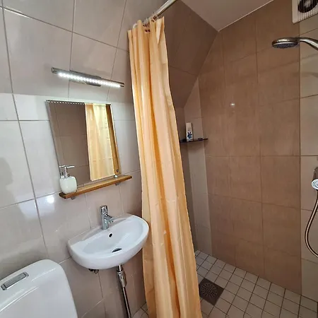 Kraavi Guest Hostel