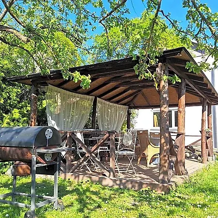 Hostel Kraavi Guest *