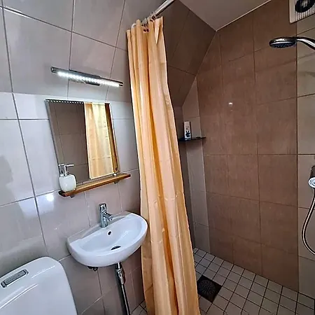 Hostel Kraavi Guest *